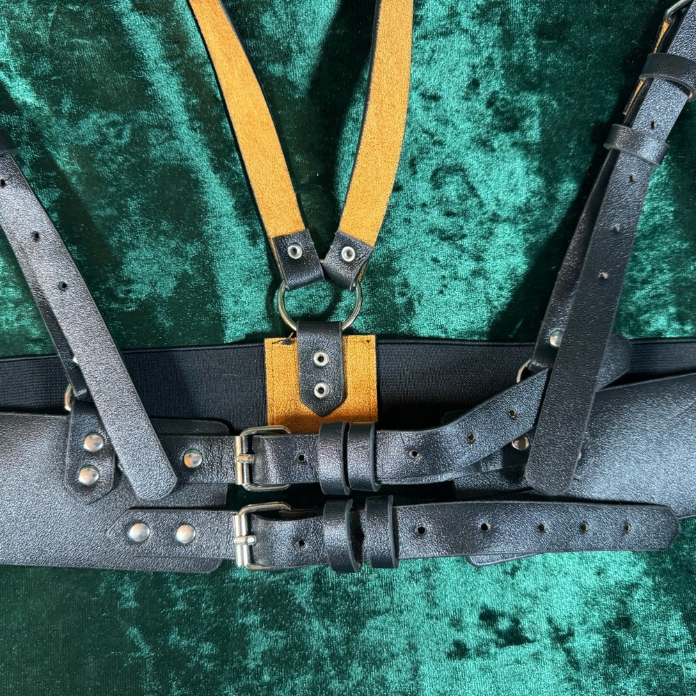 LIKE NEW Black Leather Harness - 3X - adjustable shoulder and waist straps
